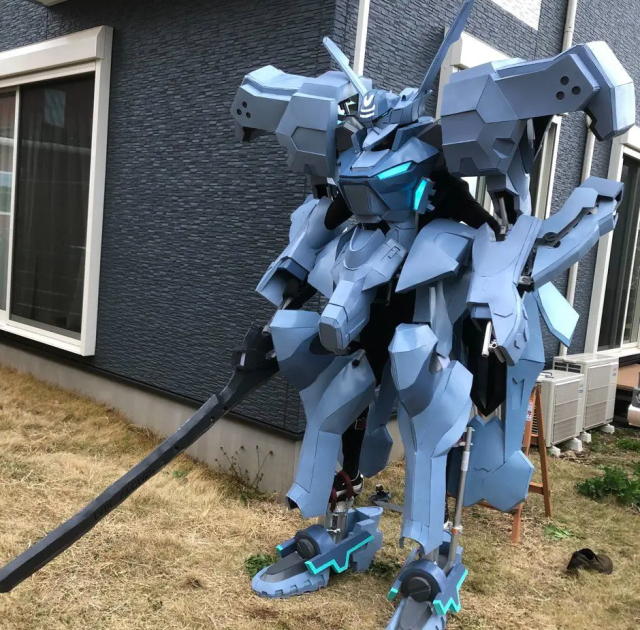 推主打造《Muv-Luv Alternative》不知火機甲Cos裝 霸氣模樣讓人咋舌