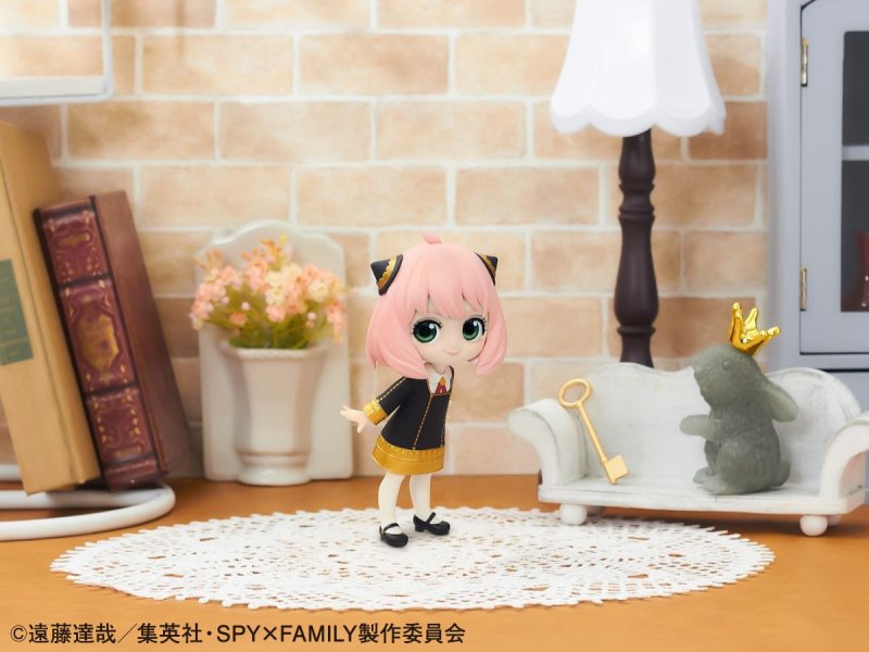 BANPRESTO《SPY×FAMILY間諜家家酒》Q posket 安妮亞 優雅再現制服金色刺繡☆