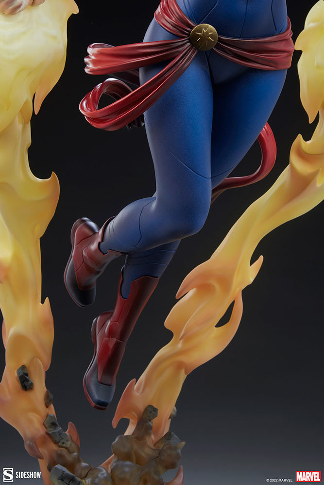 Sideshow Premium Format Figure 系列 MARVEL「驚奇隊長」（Captain Marvel）全身雕像