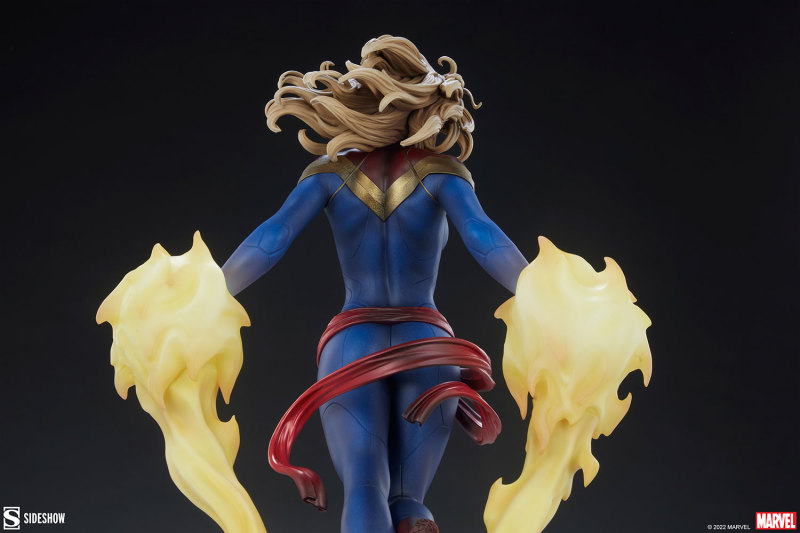 Sideshow Premium Format Figure 系列 MARVEL「驚奇隊長」（Captain Marvel）全身雕像