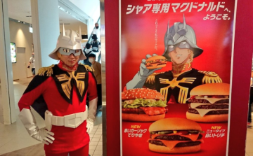日本麥當勞開賣「夏亞」漢堡 「埼玉的夏亞」Cos盛裝用餐 網友 : 本人來監督餐點！