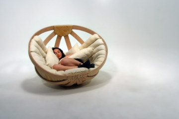 外國設計大人也能用的懶人搖籃床 日本網友讚 : 我真的很需要它！