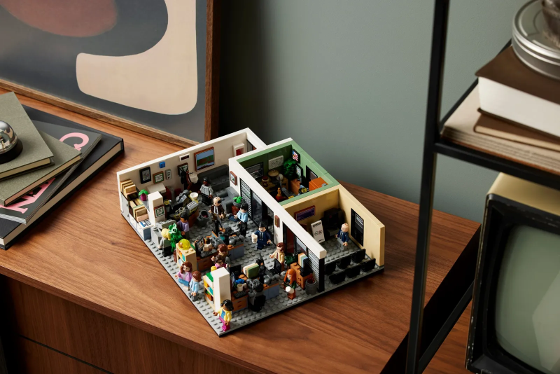 LEGO 21336 Ideas 系列「我們的辦公室」The Office 劇中場景、上班族日常用品充分還原！