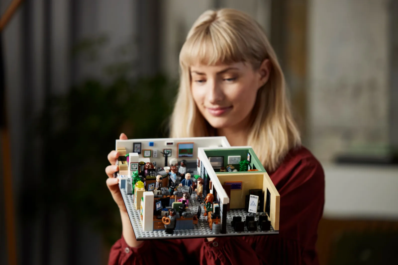 LEGO 21336 Ideas 系列「我們的辦公室」The Office 劇中場景、上班族日常用品充分還原！