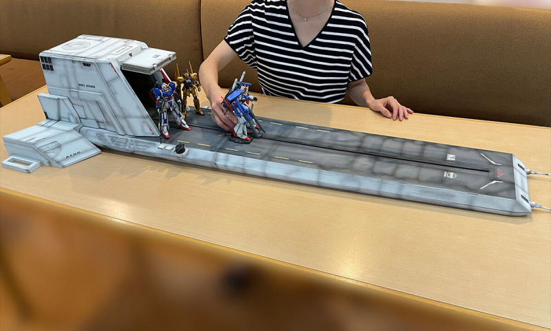 全長 138 公分再現機動戰士出擊場景 RMS『機動戰士鋼彈ΖΖ 擬．阿卡馬彈射甲板』預計 2023 年 03 月發售！