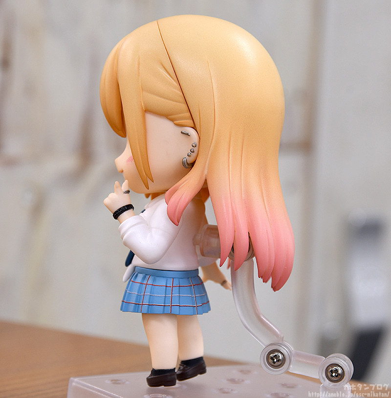 宅宅辣妹有夠香！黏土人《戀上換裝娃娃》喜多川海夢 濕漉女2、小雫抱枕可愛登場