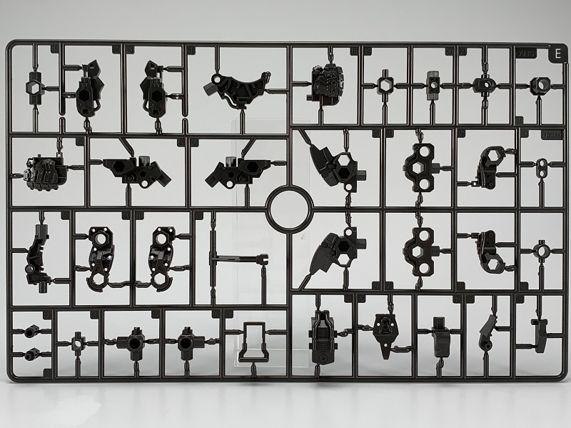 守護女王的深紅戰馬『HEXA GEAR 西格・斯普林格 女王親衛隊規格』即將發售 官方釋出樣品素組照!