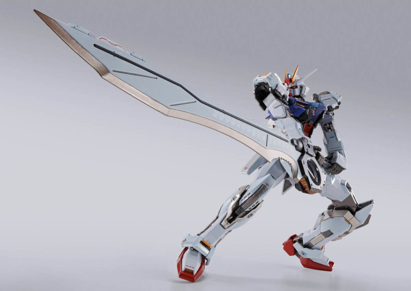 揮舞大劍的紅色機影現身『METAL BUILD 嫣紅攻擊鋼彈 巨斬刀裝備型』確定商品化!