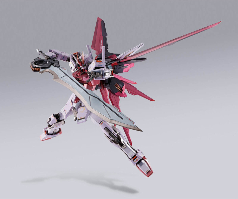 揮舞大劍的紅色機影現身『METAL BUILD 嫣紅攻擊鋼彈 巨斬刀裝備型』確定商品化!