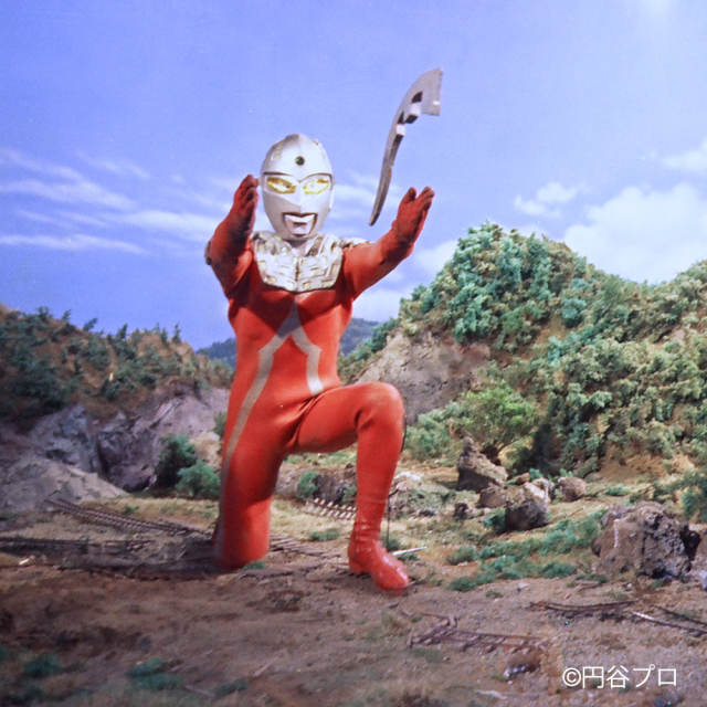 「Eye Slugger！」　BENELIC推出《超人七號》「宇宙頭鏢造型抱枕」巨大的頭鏢抱起來也很好睡！