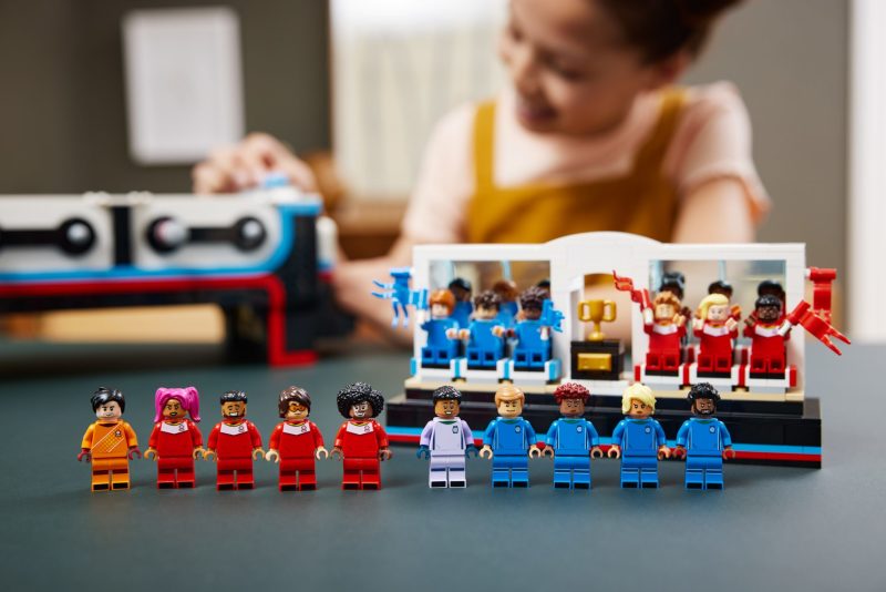 將軍圖 LEGO 21337 Ideas 系列「手足球」Table Football 操控五人球隊