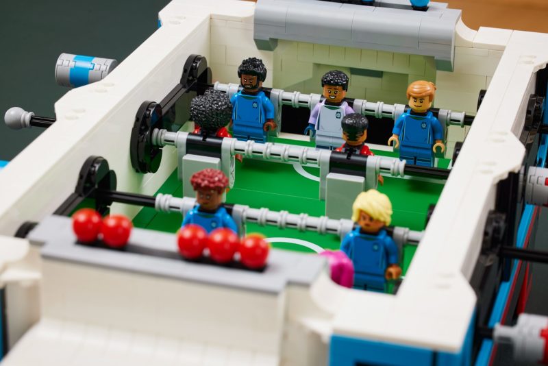 將軍圖 LEGO 21337 Ideas 系列「手足球」Table Football 操控五人球隊