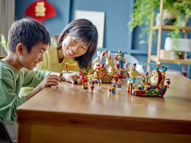 LEGO 80111「新春遊行」(Lunar New Year Parade)歡騰熱鬧的慶祝場面!