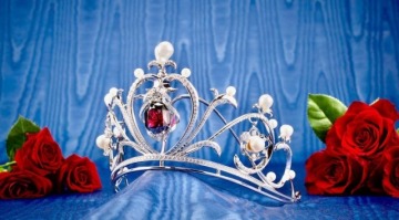 1億圓的浪漫奢華！《凡爾賽玫瑰》50週年展推「瑪莉安東妮冠狀冕」，更鑲超過10克拉鑽石