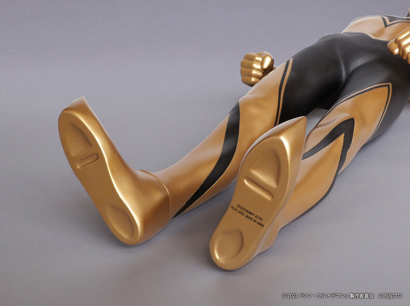 全高 60 公分黑金身軀『PLEX 巨無霸軟膠模型 佐菲〔新・超人力霸王〕』來自光之星的裁定者現身！