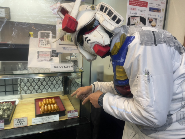 日本鋼彈Coser生ガンダム 19年來在各地滑雪場扮演初鋼展現專注熱情!