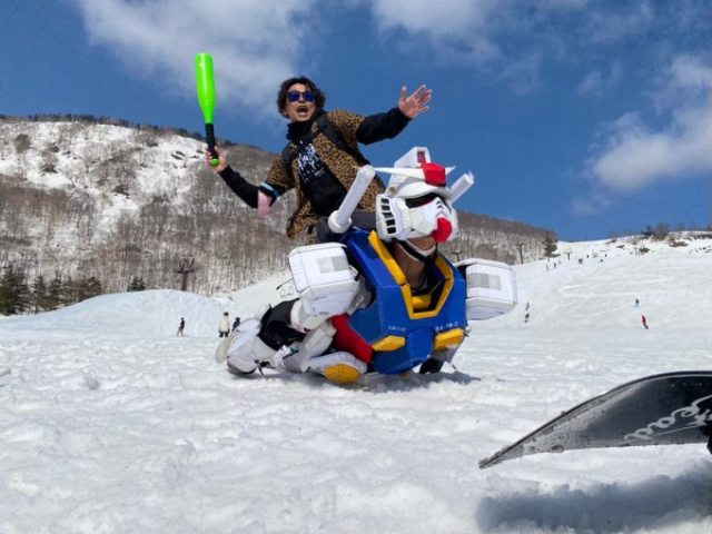 日本鋼彈Coser生ガンダム 19年來在各地滑雪場扮演初鋼展現專注熱情!
