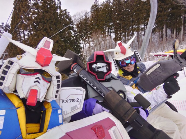 日本鋼彈Coser生ガンダム 19年來在各地滑雪場扮演初鋼展現專注熱情!
