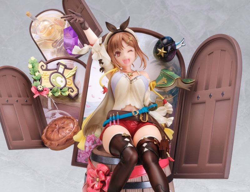 融入歷代元素的背景也立體化 amiami『萊莎 「鍊金工房」系列25周年紀念ver. 1/7比例模型』一般版/DX版商品情報公開！