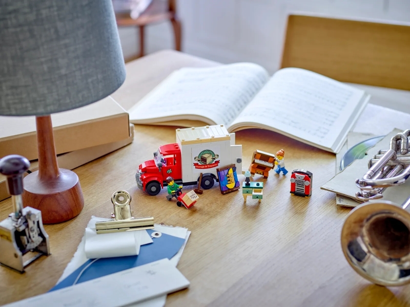 LEGO 40586 ICONS 系列「搬家卡車」（Moving Truck）超讚滿額禮公開 運送漂亮的迷你鋼琴、自動點唱機！
