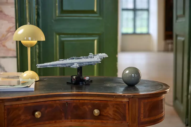 LEGO 75356《星際大戰》執行者超級滅星者（Executor Super Star Destroyer）一旁的迷你滅星者超可愛！