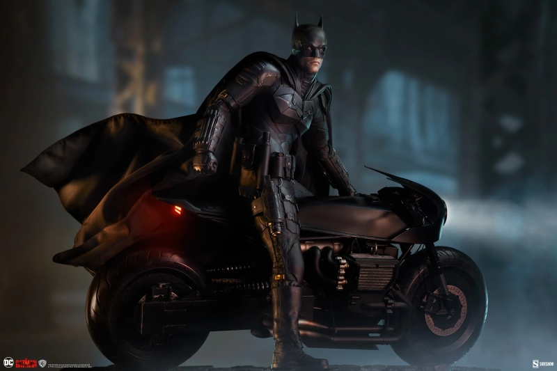 Sideshow Premium Format Figure「蝙蝠俠」全身雕像 與帥氣蝙蝠機車一起登場！