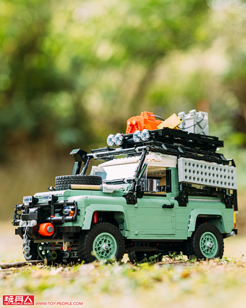 LEGO 10317 Icons 系列「Land Rover Classic Defender 90」開箱報告 重現復古經典或改裝一番馳騁荒野由你決定！