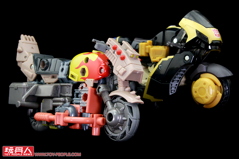 全方位的經典進化、跨時代的傳承對決!孩之寶變形金剛經典世代「傳承進化系列」第二波 開箱報告