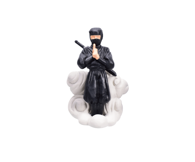 這個充電器怎麼怪怪的？TARLIN「小小忍者」轉蛋 在桌上執行秘密任務！