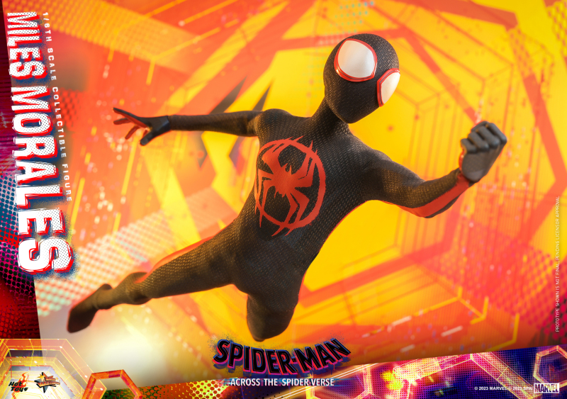 Hot Toys《蜘蛛人:穿越新宇宙》邁爾斯·摩拉斯(Miles Morales)1/6 比例收藏級人偶 英雄造型&日常穿搭一次滿足!