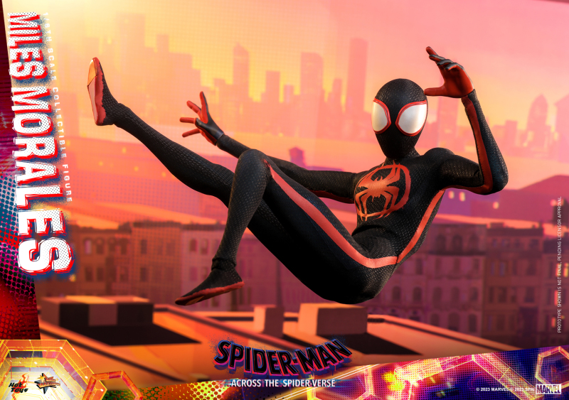 Hot Toys《蜘蛛人:穿越新宇宙》邁爾斯·摩拉斯(Miles Morales)1/6 比例收藏級人偶 英雄造型&日常穿搭一次滿足!