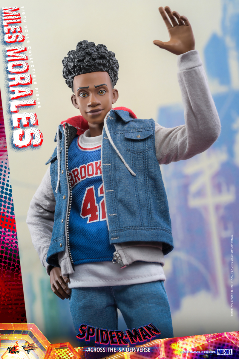 Hot Toys《蜘蛛人:穿越新宇宙》邁爾斯·摩拉斯(Miles Morales)1/6 比例收藏級人偶 英雄造型&日常穿搭一次滿足!