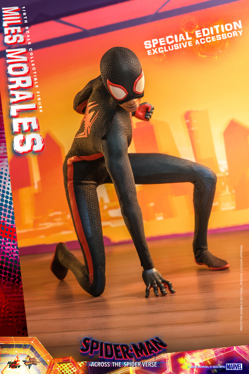 Hot Toys《蜘蛛人:穿越新宇宙》邁爾斯·摩拉斯(Miles Morales)1/6 比例收藏級人偶 英雄造型&日常穿搭一次滿足!