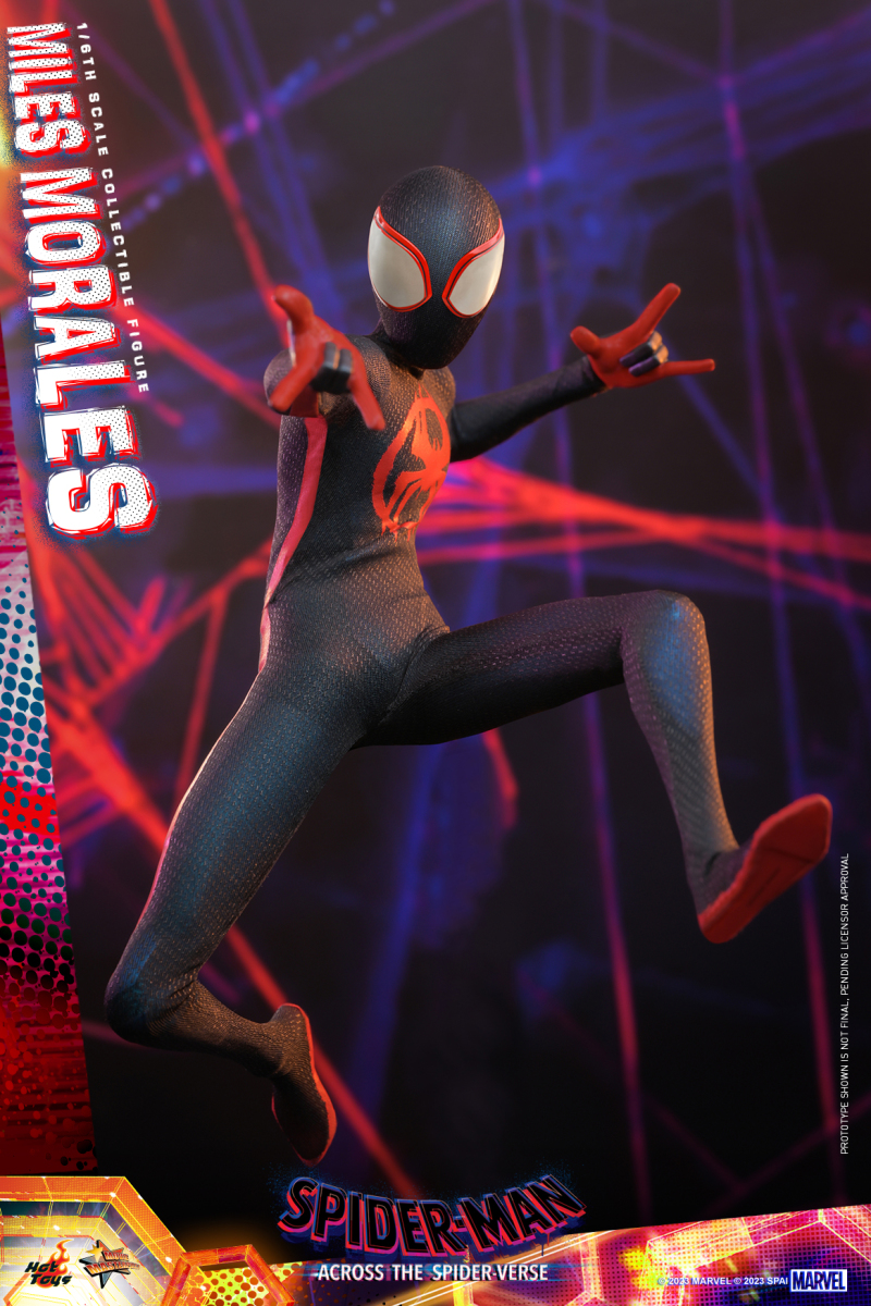 Hot Toys《蜘蛛人:穿越新宇宙》邁爾斯·摩拉斯(Miles Morales)1/6 比例收藏級人偶 英雄造型&日常穿搭一次滿足!