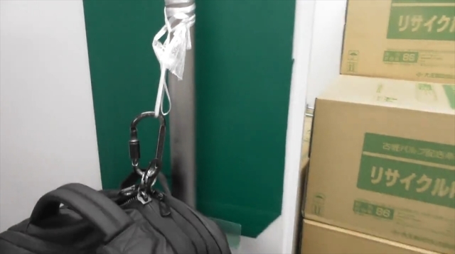 這招實用！救援隊員教學「一根塑膠繩就能在柱子上掛東西」，手殘人也能秒懂