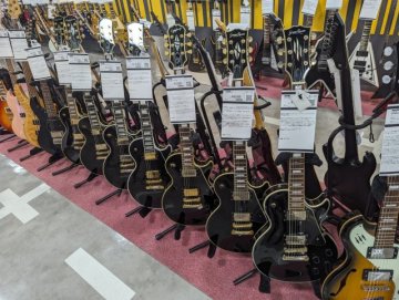 《孤獨搖滾》動畫熱度退燒　樂器店出現大量二手電吉他…