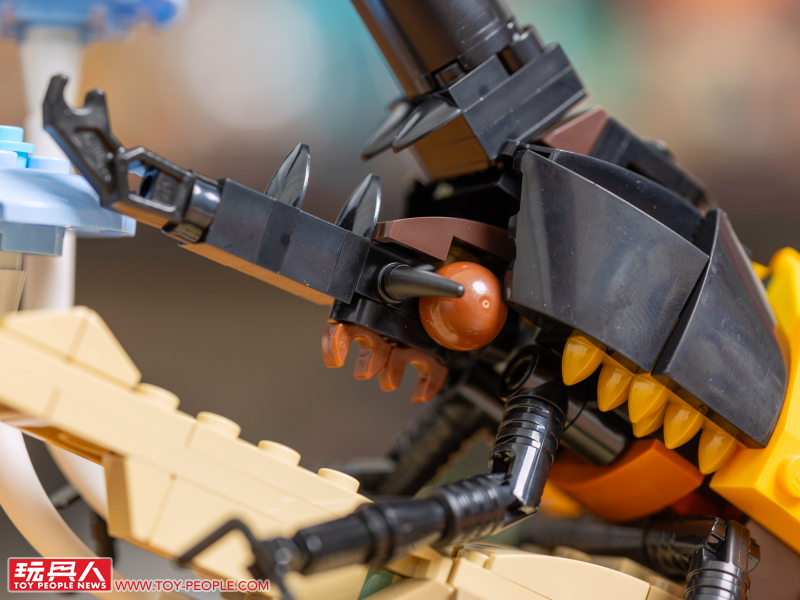 LEGO 21342 Ideas 系列「昆蟲集錦」開箱報告 超乎預期的逼真生物感＆大加分的棲息地展示底座！