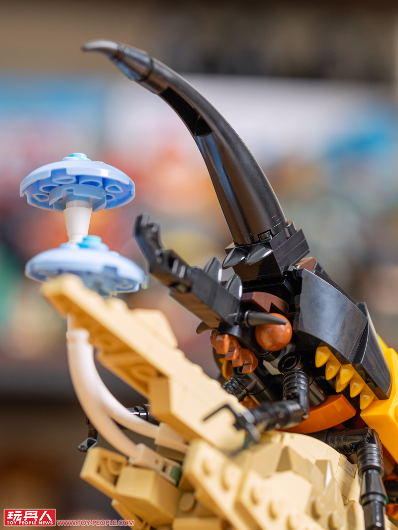 LEGO 21342 Ideas 系列「昆蟲集錦」開箱報告 超乎預期的逼真生物感＆大加分的棲息地展示底座！