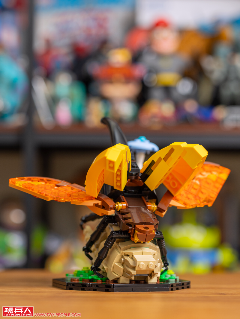 LEGO 21342 Ideas 系列「昆蟲集錦」開箱報告 超乎預期的逼真生物感＆大加分的棲息地展示底座！