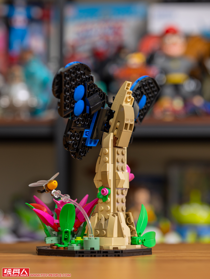 LEGO 21342 Ideas 系列「昆蟲集錦」開箱報告 超乎預期的逼真生物感＆大加分的棲息地展示底座！