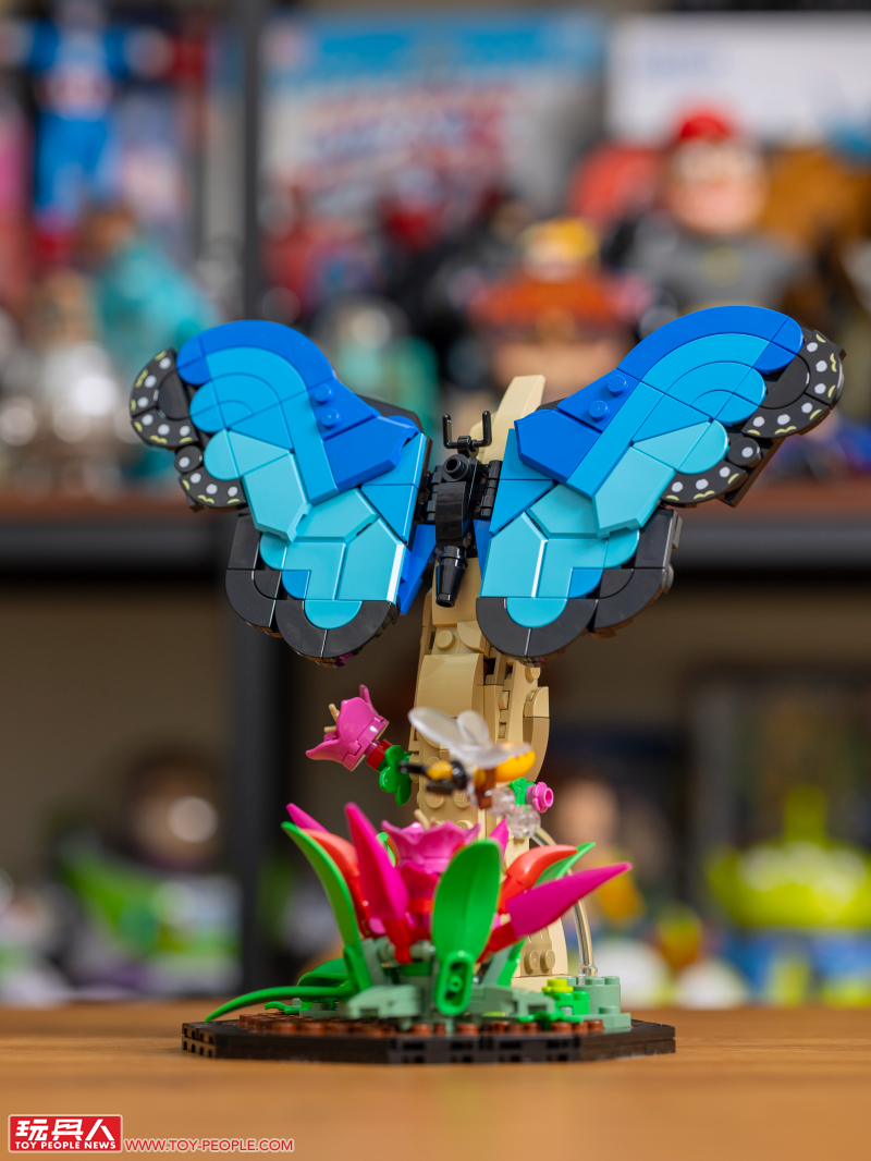 LEGO 21342 Ideas 系列「昆蟲集錦」開箱報告 超乎預期的逼真生物感＆大加分的棲息地展示底座！