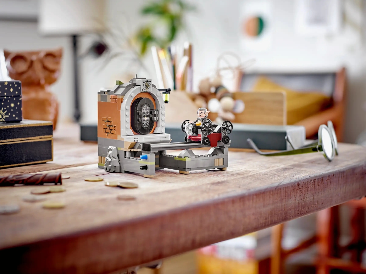 LEGO 40598《哈利波特》古靈閣金庫(Gringotts Vault)滿額禮 利用頂部投幣孔化身迷你存錢桶!