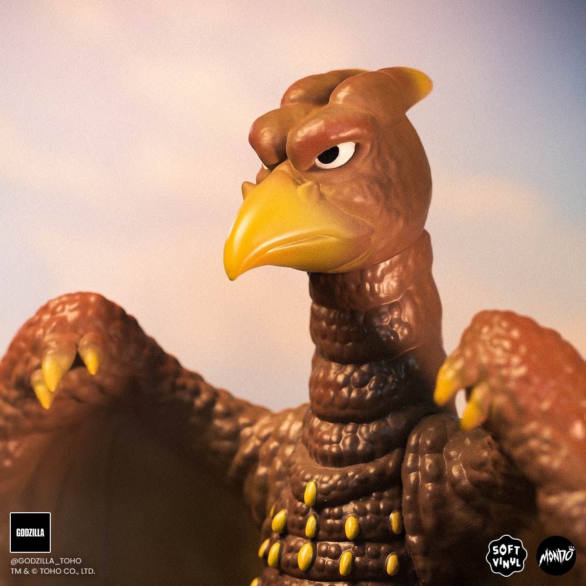 MONDO《三大怪獸 地球最大決戰》「拉頓 1964 變體版」軟膠玩具 還有可以吸在背上的摩斯拉幼蟲!