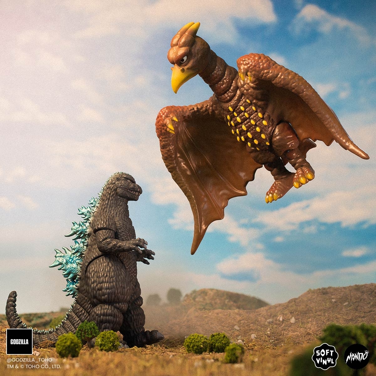 MONDO《三大怪獸 地球最大決戰》「拉頓 1964 變體版」軟膠玩具 還有可以吸在背上的摩斯拉幼蟲!