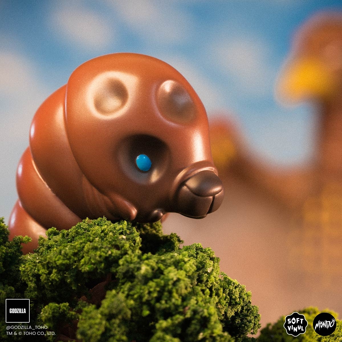 MONDO《三大怪獸 地球最大決戰》「拉頓 1964 變體版」軟膠玩具 還有可以吸在背上的摩斯拉幼蟲!