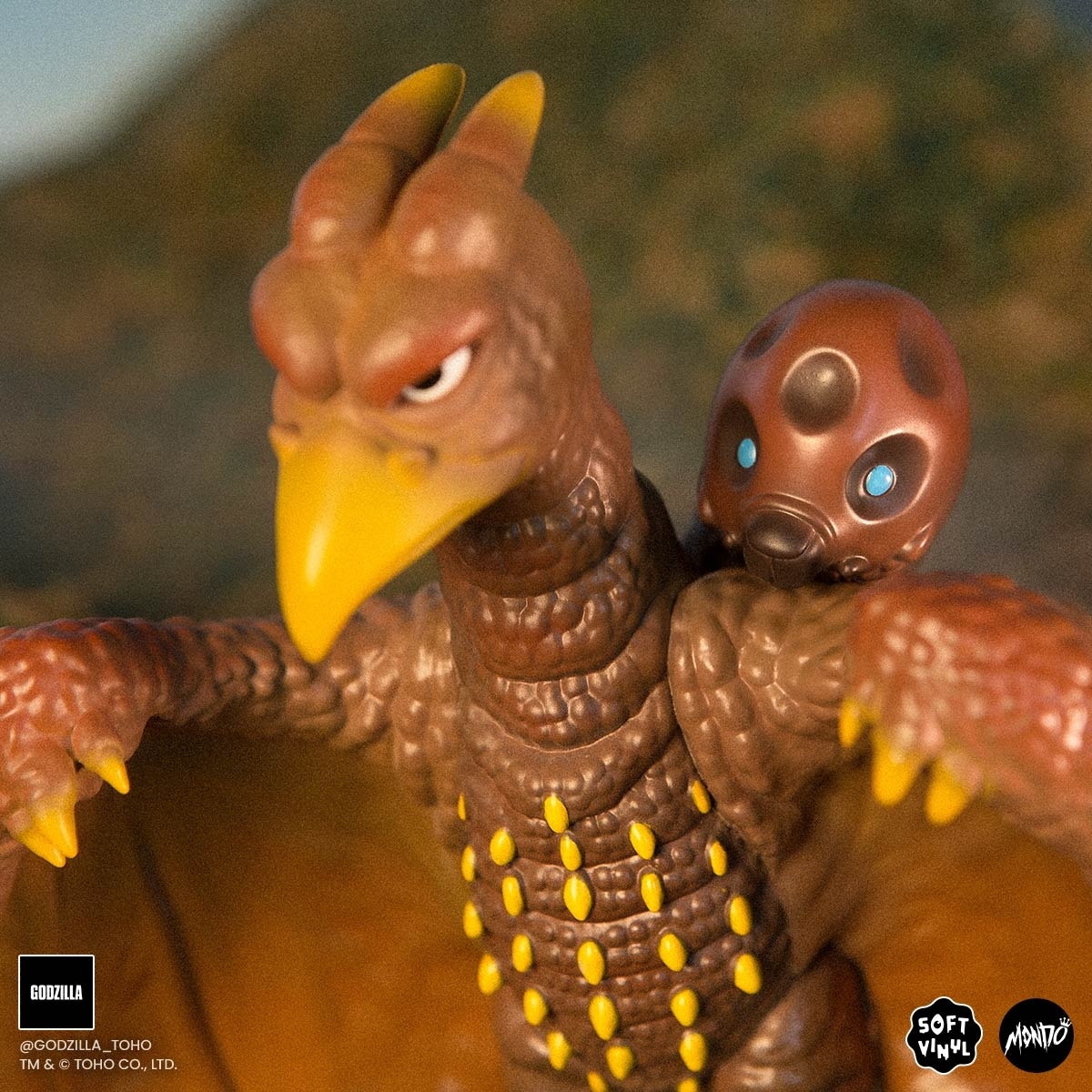 MONDO《三大怪獸 地球最大決戰》「拉頓 1964 變體版」軟膠玩具 還有可以吸在背上的摩斯拉幼蟲!