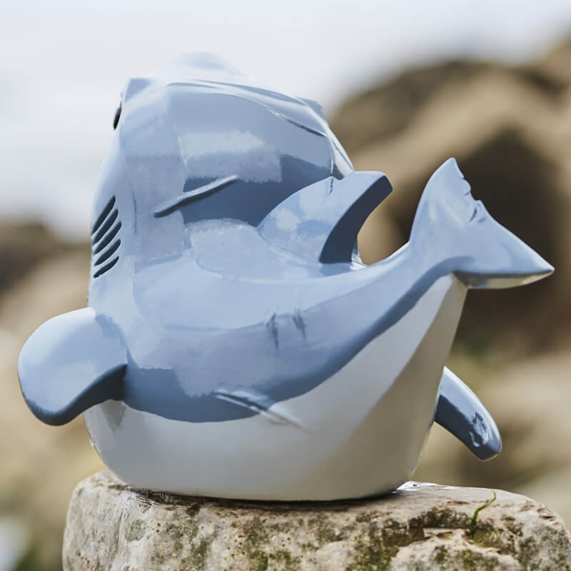 TUBBZ《大白鯊》口中咬著氧氣瓶的「大白鯊布魯斯」化身黃色小鴨！