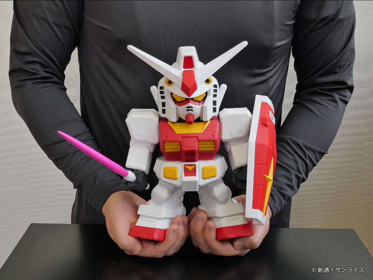 PLEX推出『巨無霸軟膠模型SD RX-78-2 鋼彈（2P配色）』巨大尺寸再現遊戲中的紅白 2P 色！