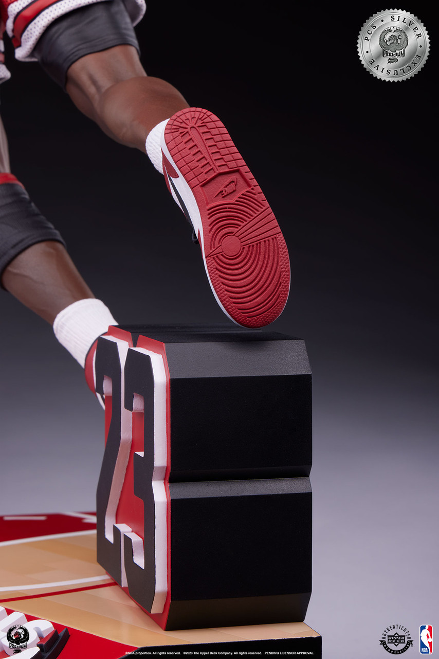 PCS NBA 空中飛人「麥可·喬丹」1/4 比例全身雕像 彷彿時間暫停的空中滯留再現！