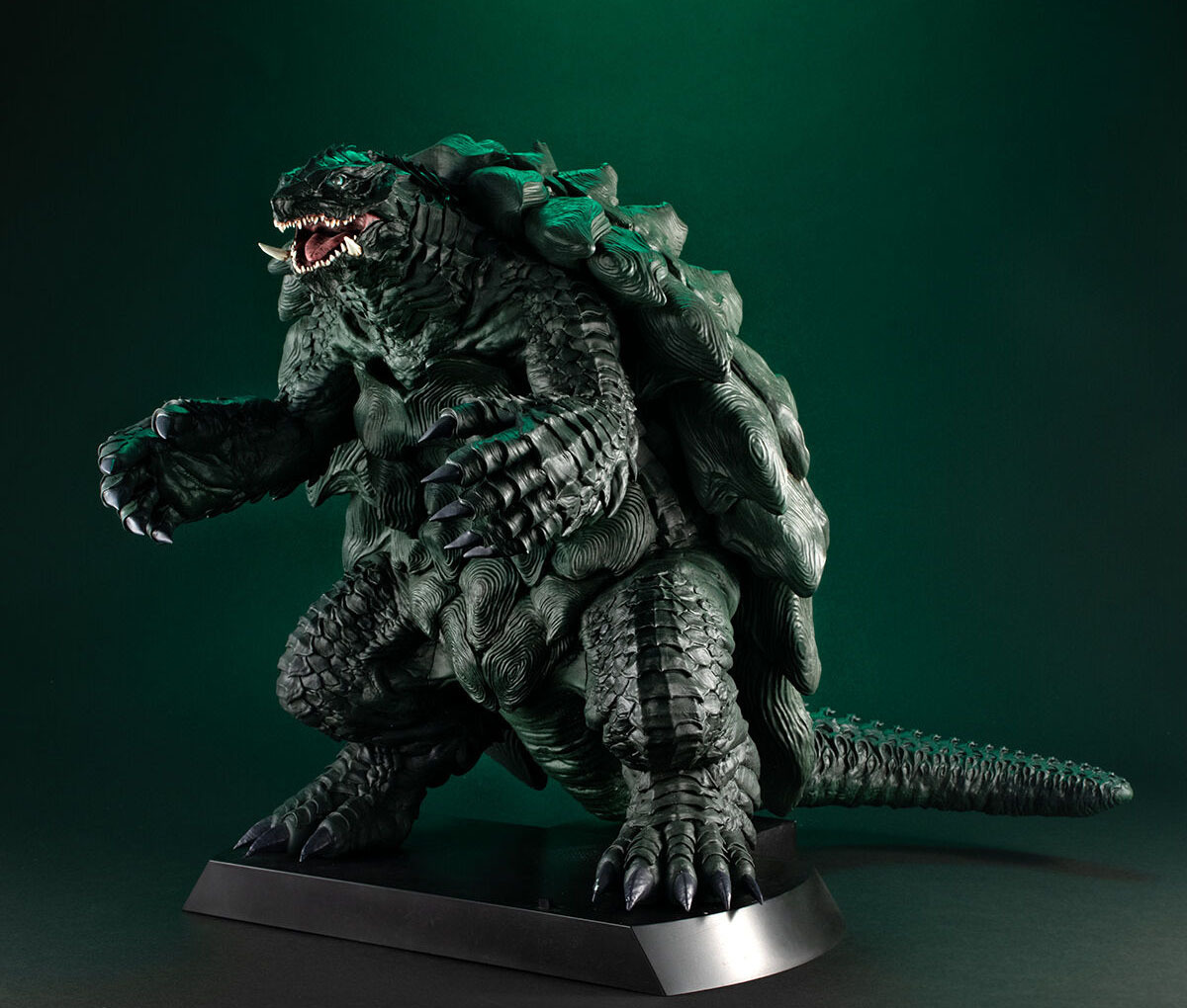 UA Monsters『大怪獸卡美拉:重生 卡美拉(2023)』魄力 30 公分雕像再現豐富聲光效果!